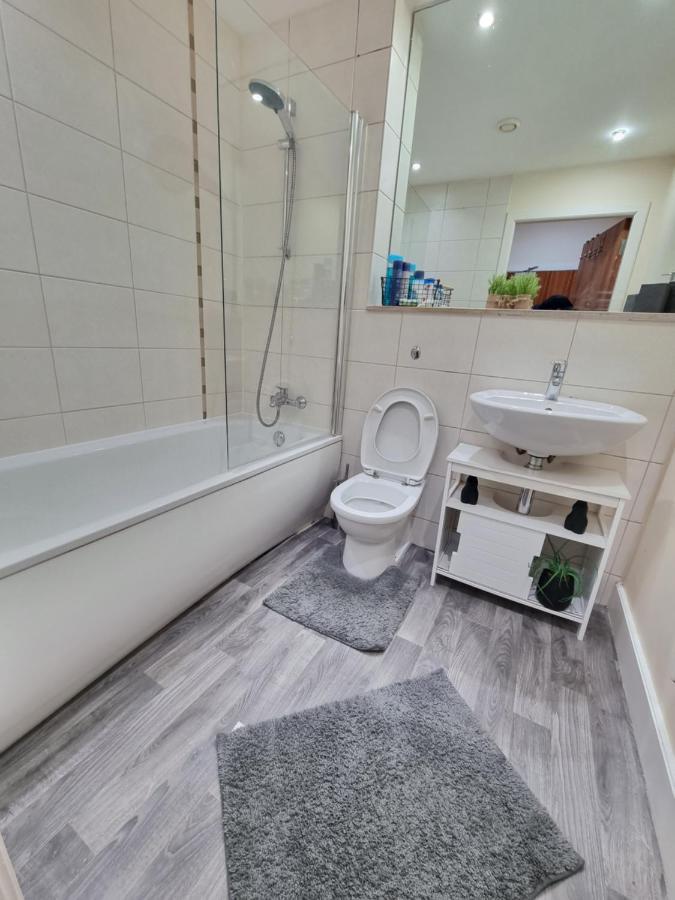 2 Bedroom - City Centre Location - Perfect For Family'S Bradford  Eksteriør bilde
