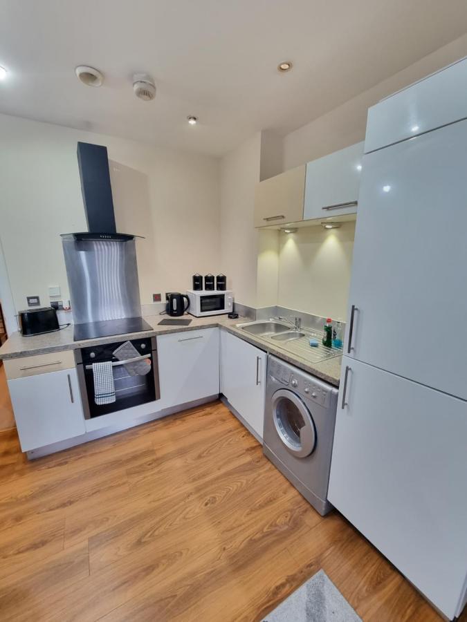2 Bedroom - City Centre Location - Perfect For Family'S Bradford  Eksteriør bilde